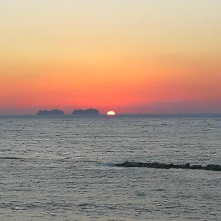 Homestay Galatex Beachfront 1st Line Sea View Suites - Location Peaceful Place Limassol